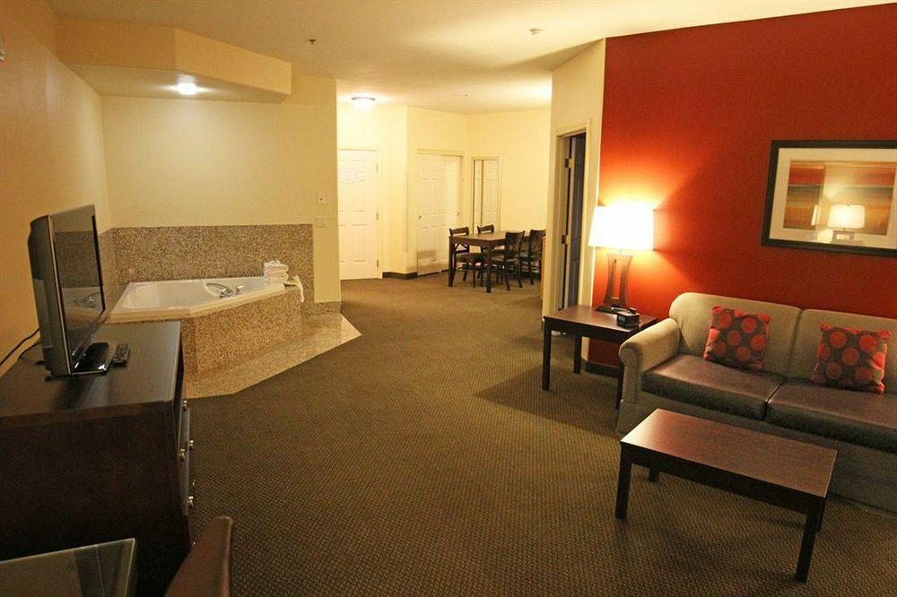 Hampton & By Hilton