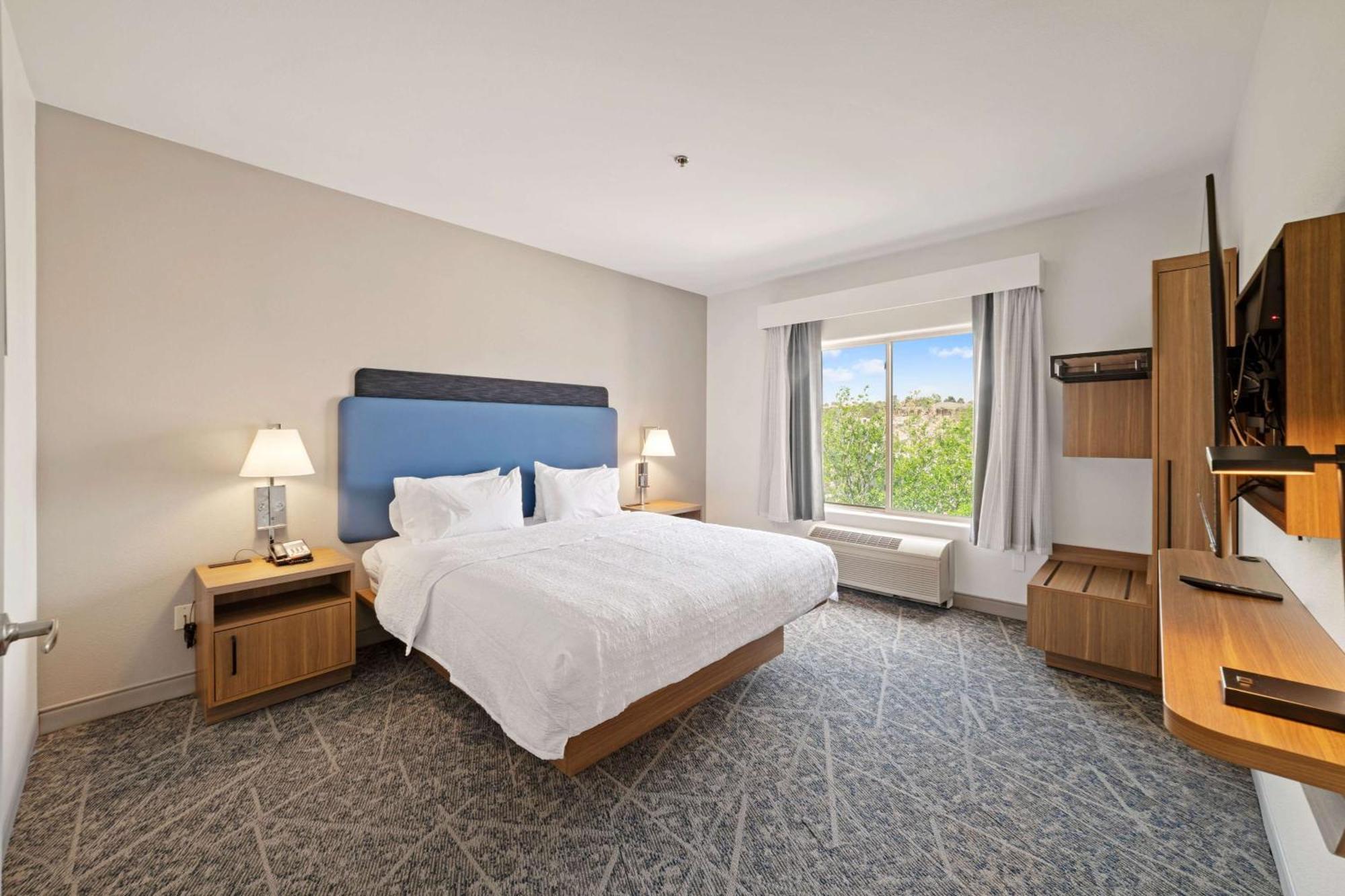 Hotel Hampton & By Hilton