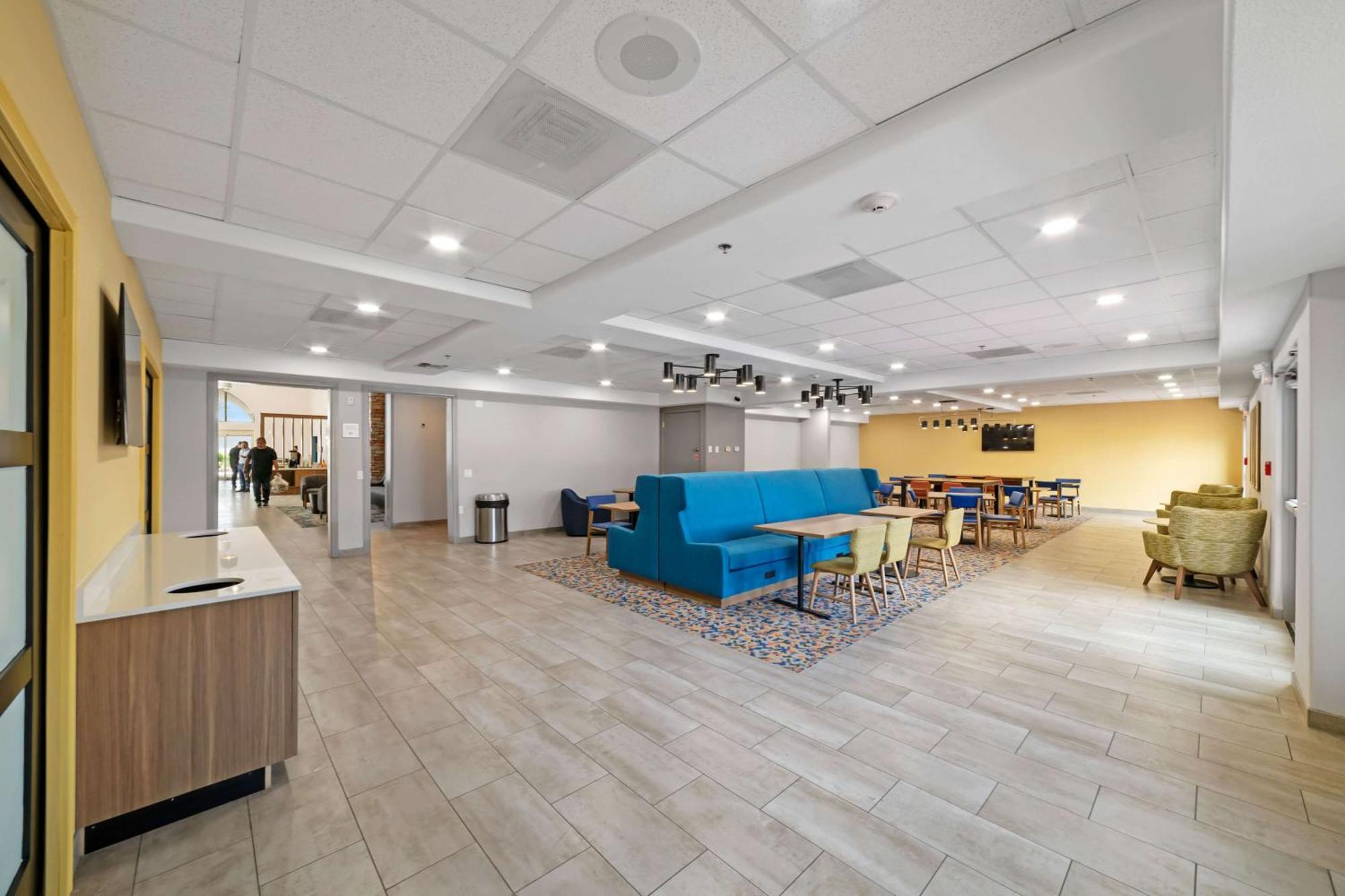 Hampton & By Hilton Hotel 3*