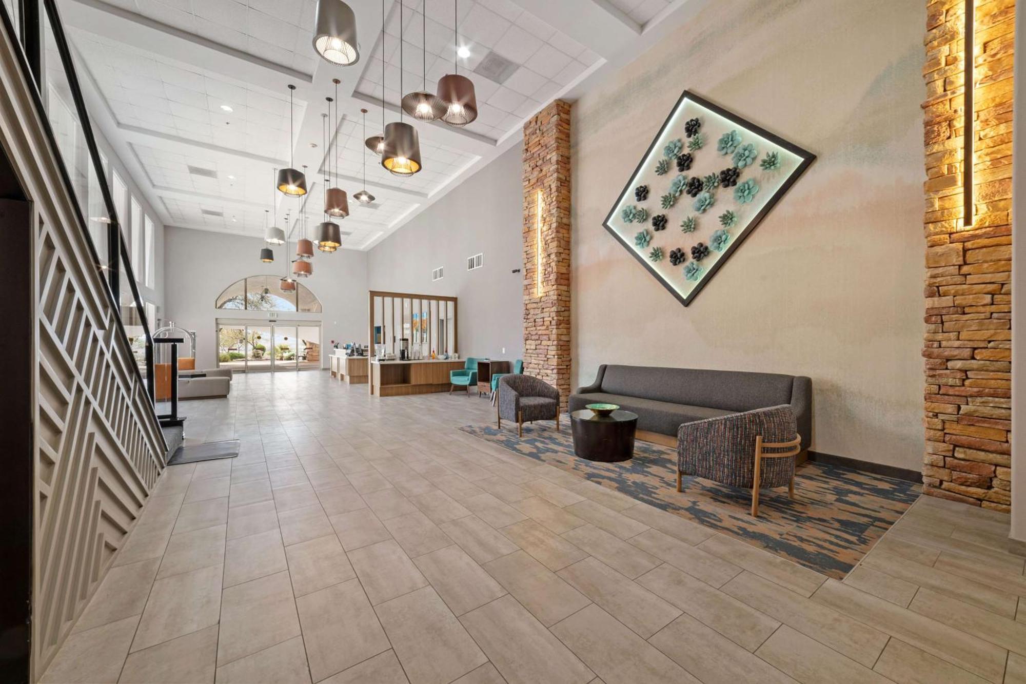 Hampton & By Hilton Hotel 3*