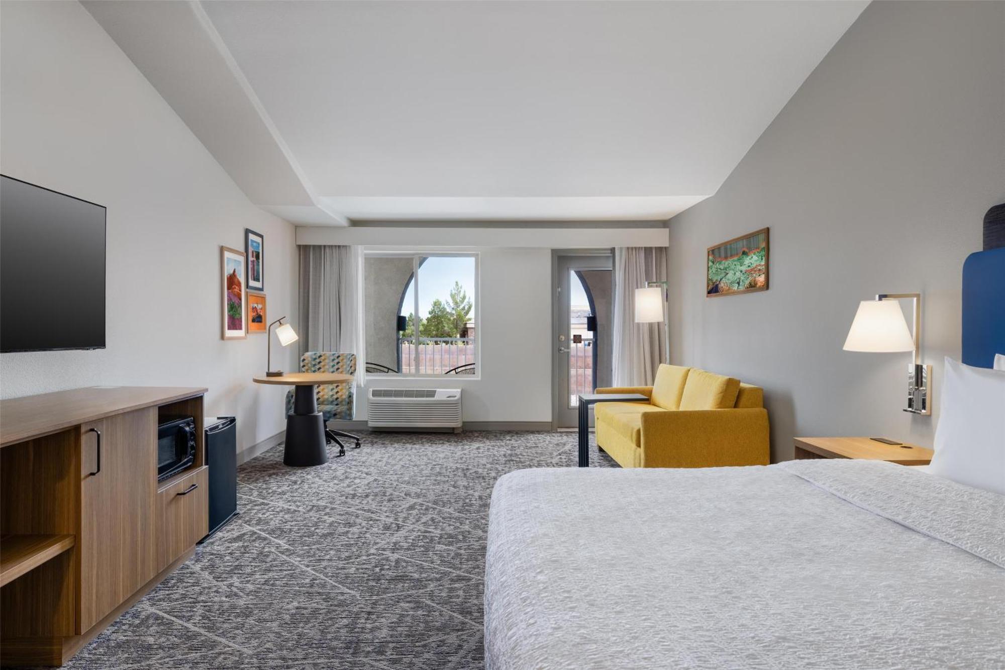 Hotel Hampton & By Hilton