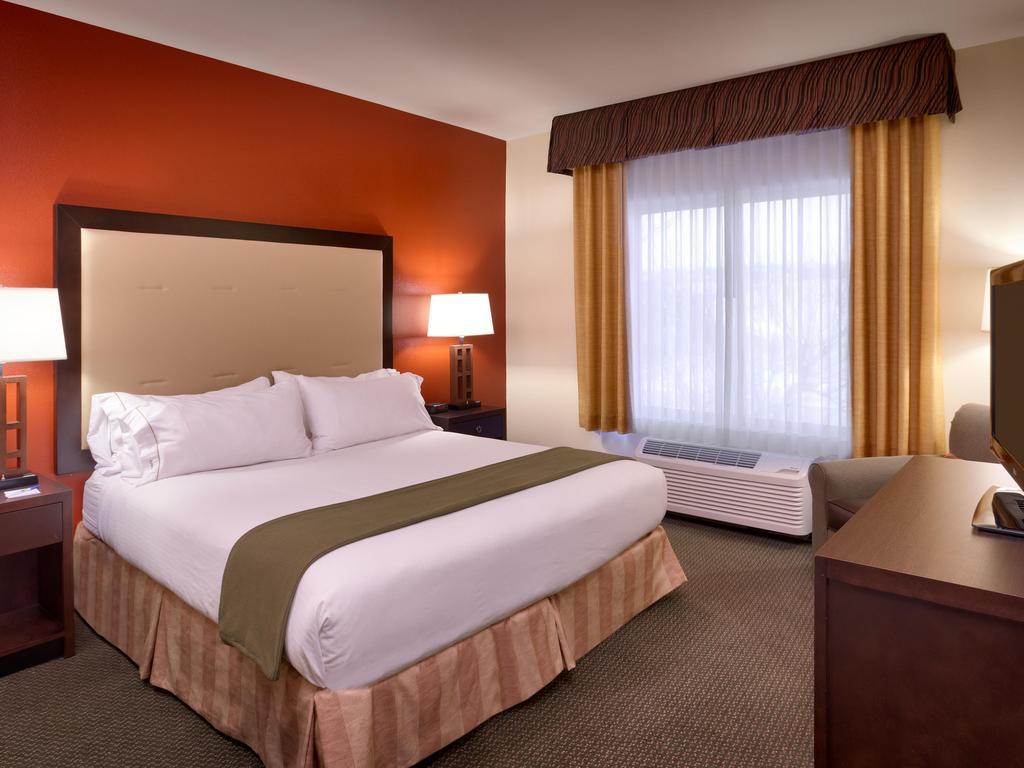Hampton & By Hilton Hotel 3*